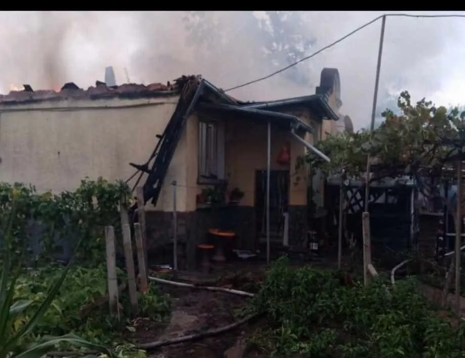 Психично болен загина при пожар в пловдивското село Поповица