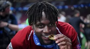 {{ otherArticle[0].article.title }}