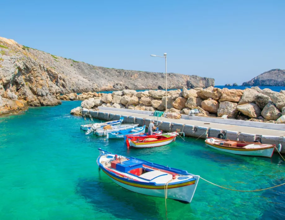 Гръцки остров дава 10 000 долара, ако заживеете там (СНИМКИ)