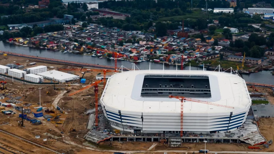 Стадион за 300 милиона от Мондиал 2018 потъва