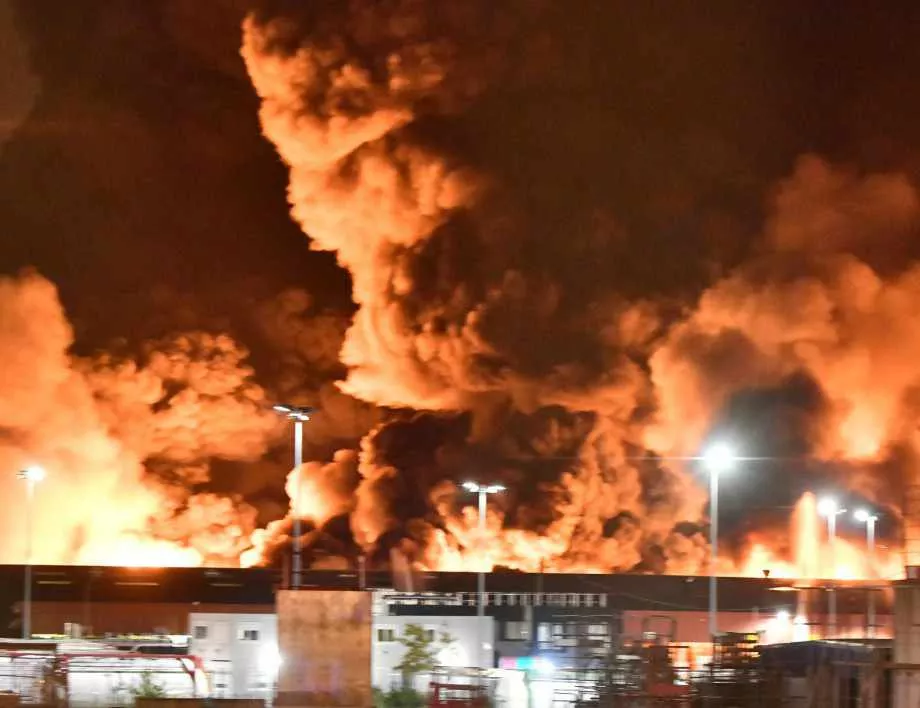 Пожар във фабрика в Китай, има загинали (ВИДЕО)
