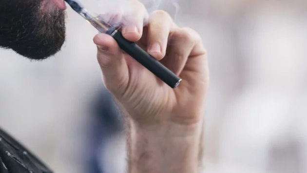 Пушачи на електронни цигари отново в болница, въпреки лечението