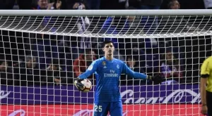 ВИДЕО: Нападател се спъна два пъти, но не му попречи да шокира Реал на "Бернабеу"