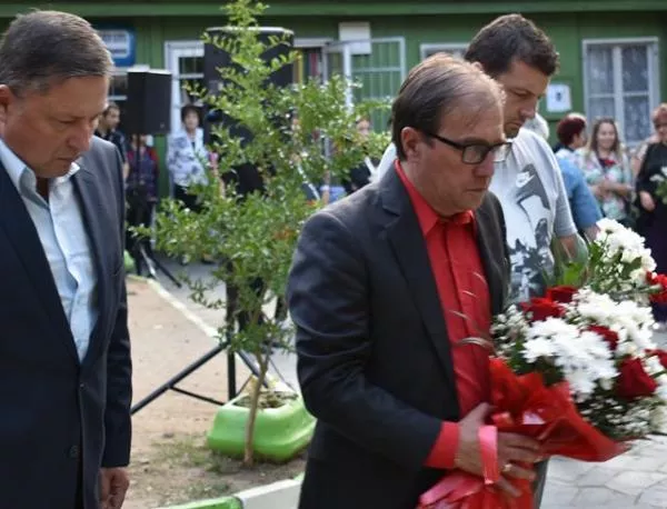 Д-р Караиванов и кандидати за общински съветници от "БСП за България" почетоха саможертвата на братя Пачови