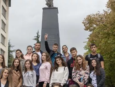 Млади бесарабски българи от Молдова гостуват в Стара Загора (СНИМКИ) 