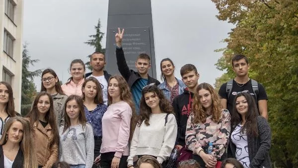 Млади бесарабски българи от Молдова гостуват в Стара Загора (СНИМКИ) 