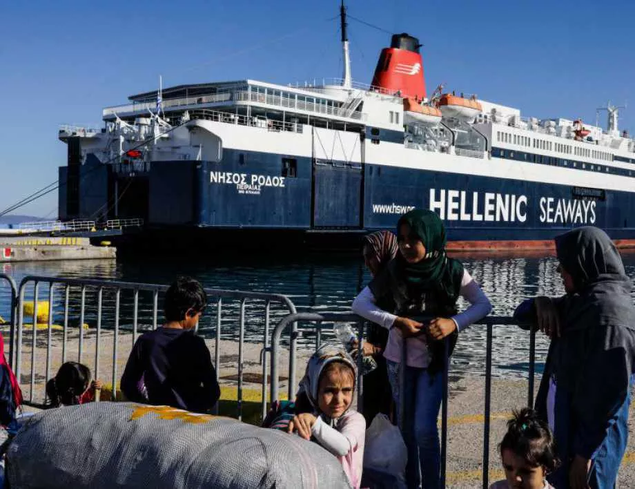 Жители на гръцки остров блокираха ферибот с мигранти