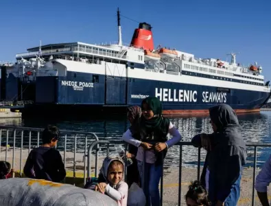 Гръцката брегова охрана спасява мигранти край необитаем остров