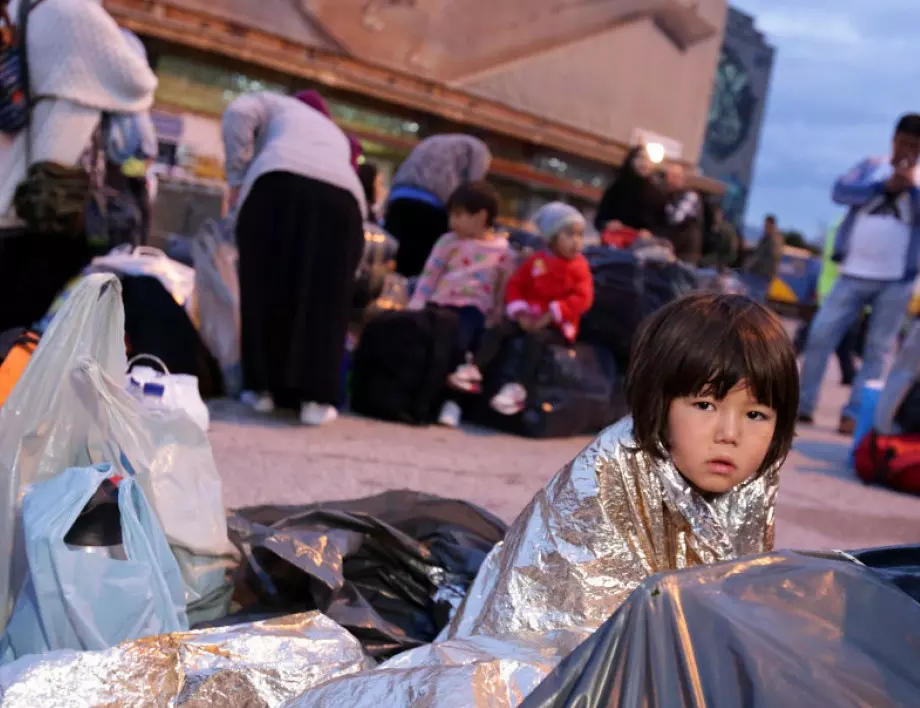 Гърция наложи строга карантина в три мигрантски лагера 