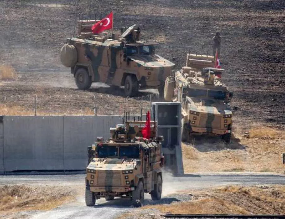 Турци и кюрди се бият в Сирия, цивилните бягат