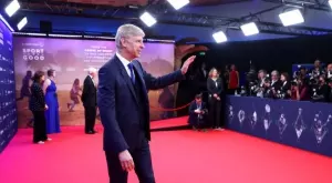 Арсен Венгер опроверга информацията, че ще оглави Нидерландия 