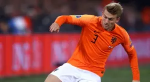 Матайс де Лихт се контузи на тренировка преди европейското по футбол