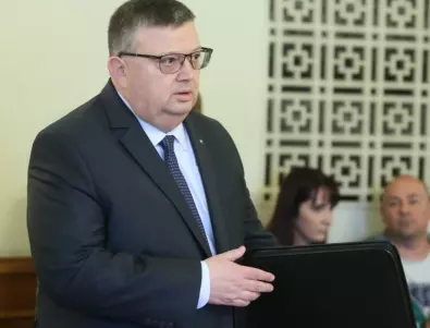 Допускът до класицифицирана информация на Сотир Цацаров е бил отнет неправомерно