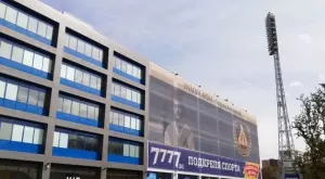 {{ otherArticle[0].article.title }}