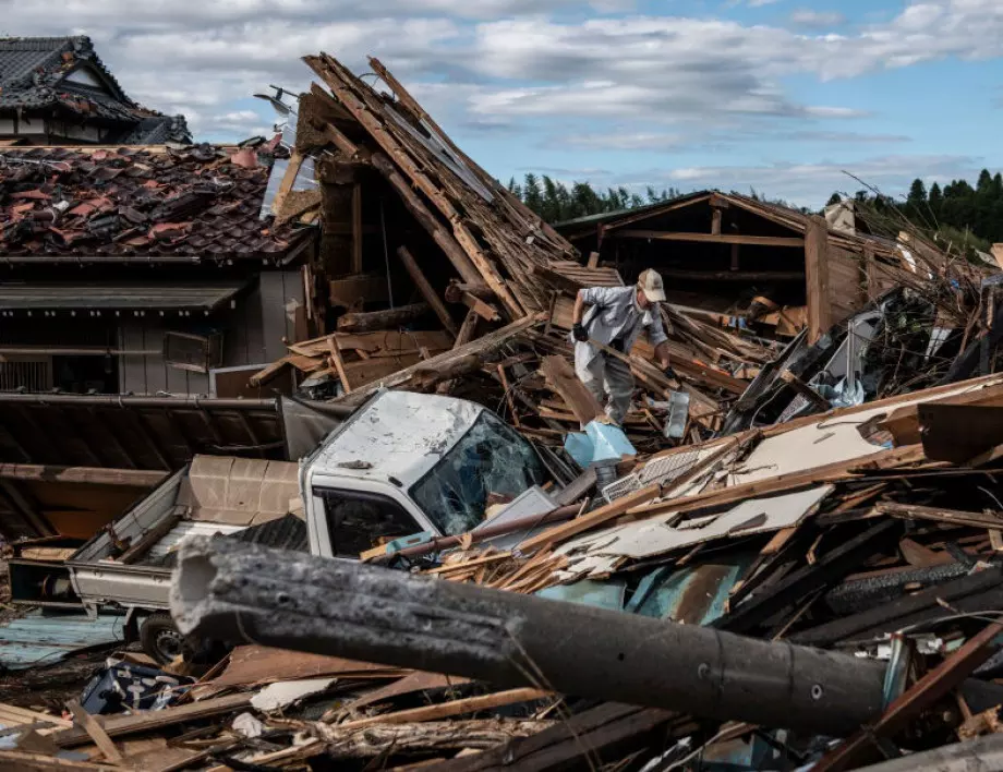 Тайфунът "Камури" удари Филипините: Ветровете достигат 235 км/ч (ВИДЕО И СНИМКИ)