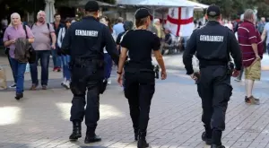 {{ otherArticle[0].article.title }}