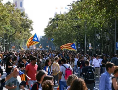 Марш на свободата: Пет колони с протестиращи тръгнаха към Барселона (ВИДЕО) 