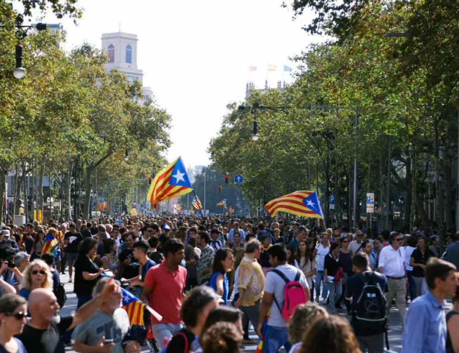 Испанското правителство обяви успокояване на ситуацията в Барселона (ВИДЕО)