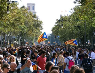 Десетки хиляди демонстрираха в подкрепа на единството на Испания 
