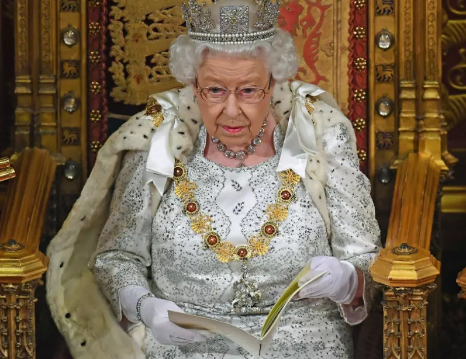 Елизабет II: Не излизам в пенсия дори и след 95-тата си година 