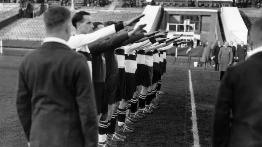 ВИДЕО: Преди години - целият английски отбор с нацистки поздрав в мач срещу Германия 