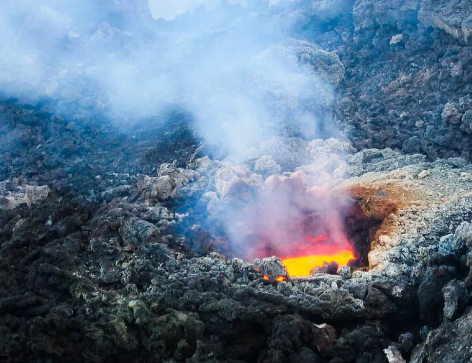 Масова евакуация на Канарските острови заради изригнал вулкан (ВИДЕО)