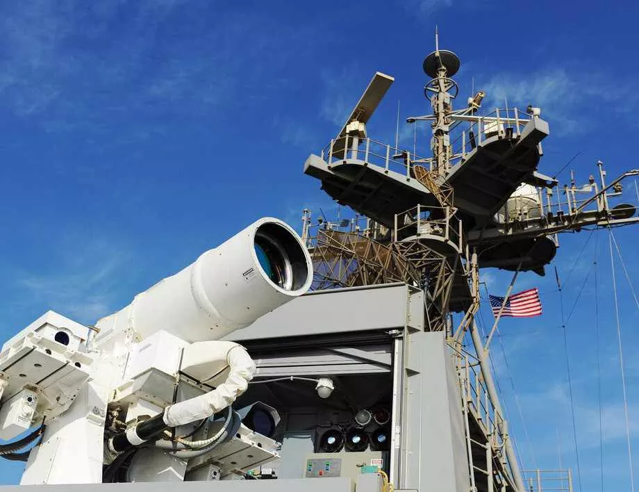 САЩ инсталират първи боен лазер на корабът USS Portland (ВИДЕО) 
