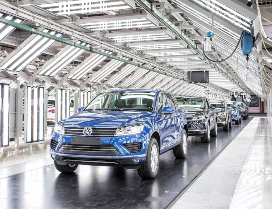 Автомобилни заводи в Европа възобновяват работа