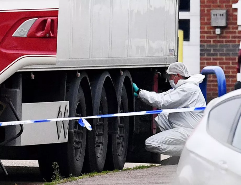 41 мигранти са открити живи в хладилен камион