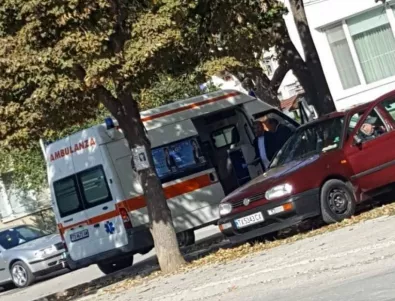 Линейка с плакати на ГЕРБ се появи в Добрич (СНИМКИ)