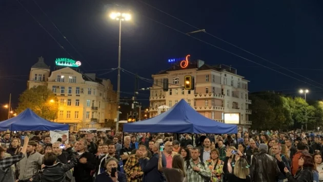 Протестът против Гешев прераства в национален, готвят палатков лагер на Орлов мост (ВИДЕО)