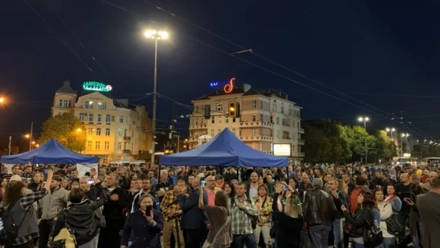 Орлов мост осъмна с палатков лагер и готовност за нови протести*