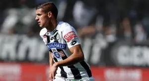 {{ otherArticle[0].article.title }}