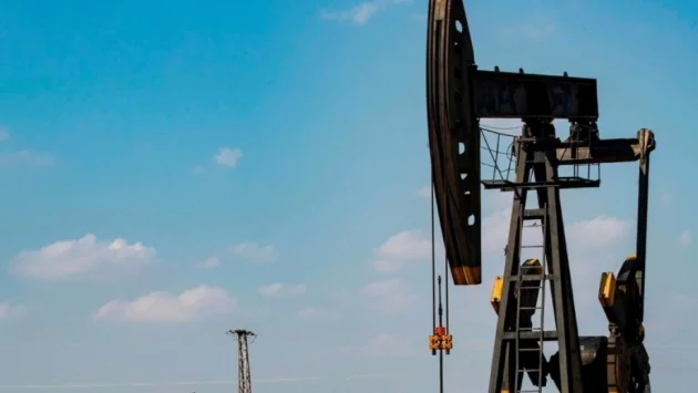 Изглежда идва глобално намаляване на производството на петрол, какво ще стане с бензина в България?