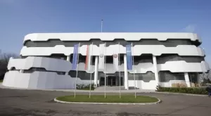 {{ otherArticle[0].article.title }}