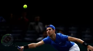 Защитаващият титлата си Хачанов отпадна още на старта в Париж