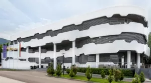 {{ otherArticle[0].article.title }}