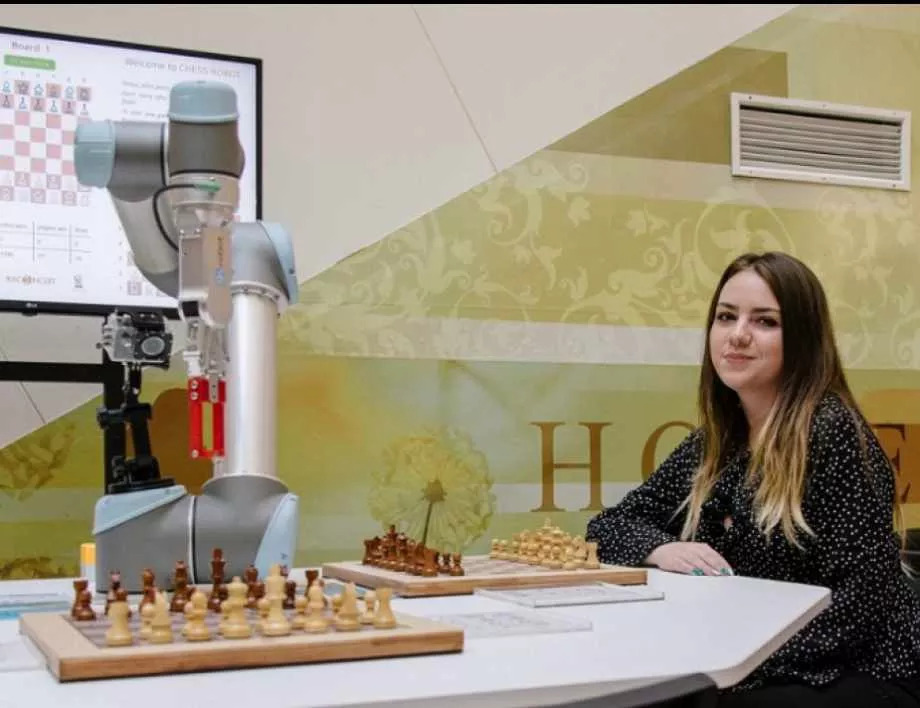 Гросмайстор: Трудно се играе с робот, не показва емоции в шаха