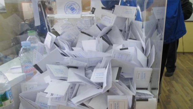 Проверяват бюлетините от изборите в Ловеч