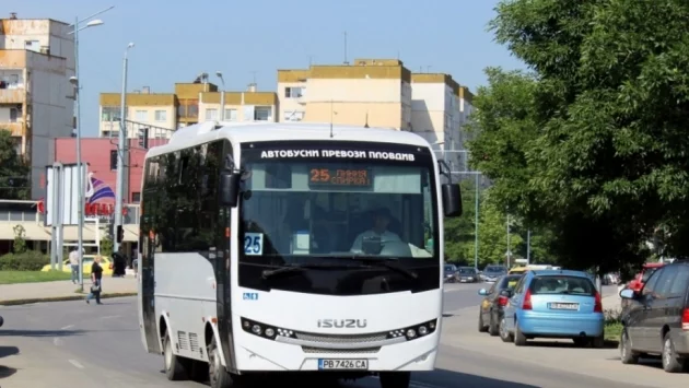 Пускат допълнителни автобуси за Задушница в Пловдив