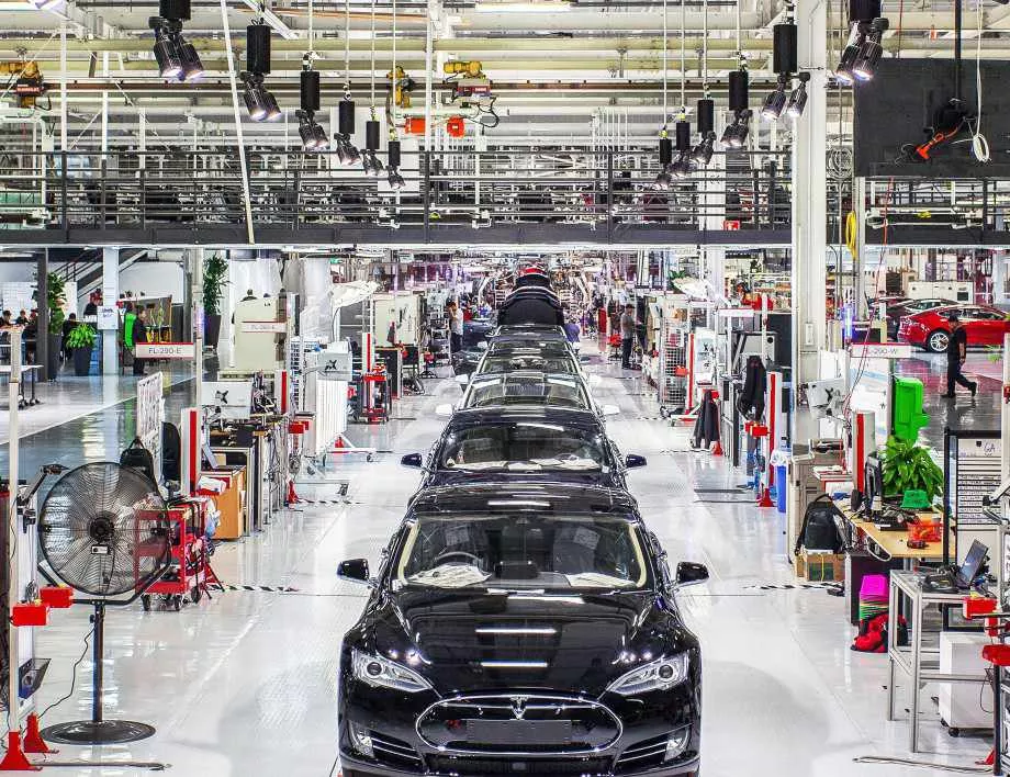 Брекзит спря Tesla за завод в Англия