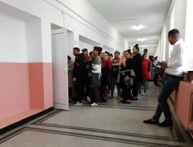 Едва 19 500 асеновградчани гласуваха до 17:00 ч. днес