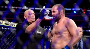 {{ otherArticle[0].article.title }}