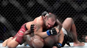 {{ otherArticle[0].article.title }}