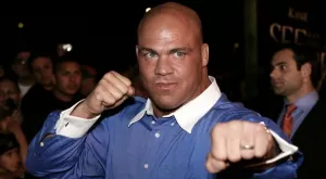 Кечистът Кърт Енгъл осинови момче от България