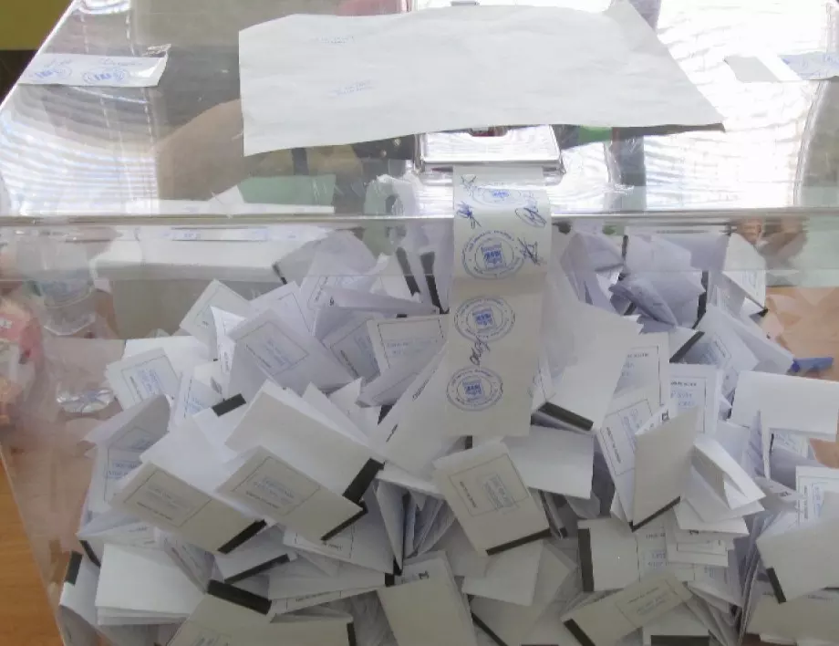 Въпреки машинното гласуване, отпечатват 6,7 млн. хартиени бюлетини