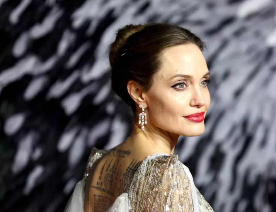 Анджелина Джоли се снима чисто гола (СНИМКИ)