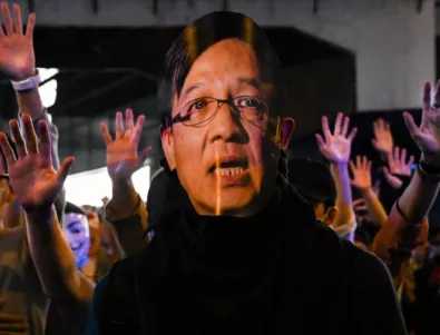 Политик от Хонконг, подкрепящ яростно Китай, беше наръган (ВИДЕО)