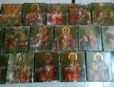 Арестуваха двама за кражба на дарения и икони от храмовете на 6 села в Русенско