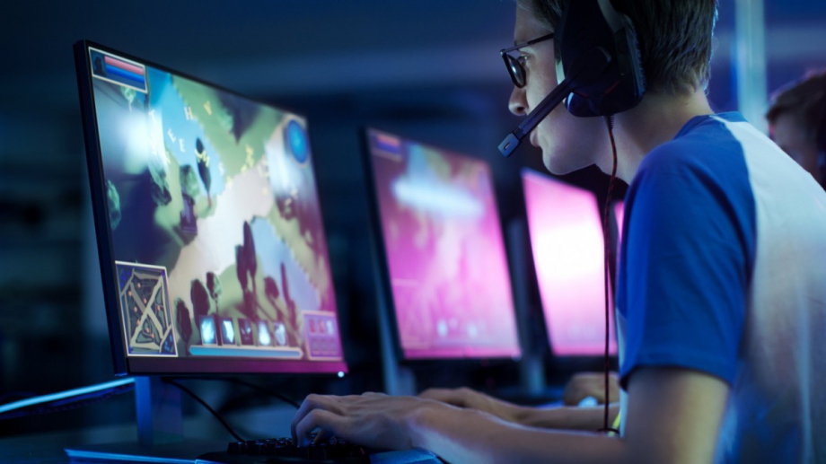 Прогнозира се ръст на eSports индустрията до $1.8 милиарда през 2022
